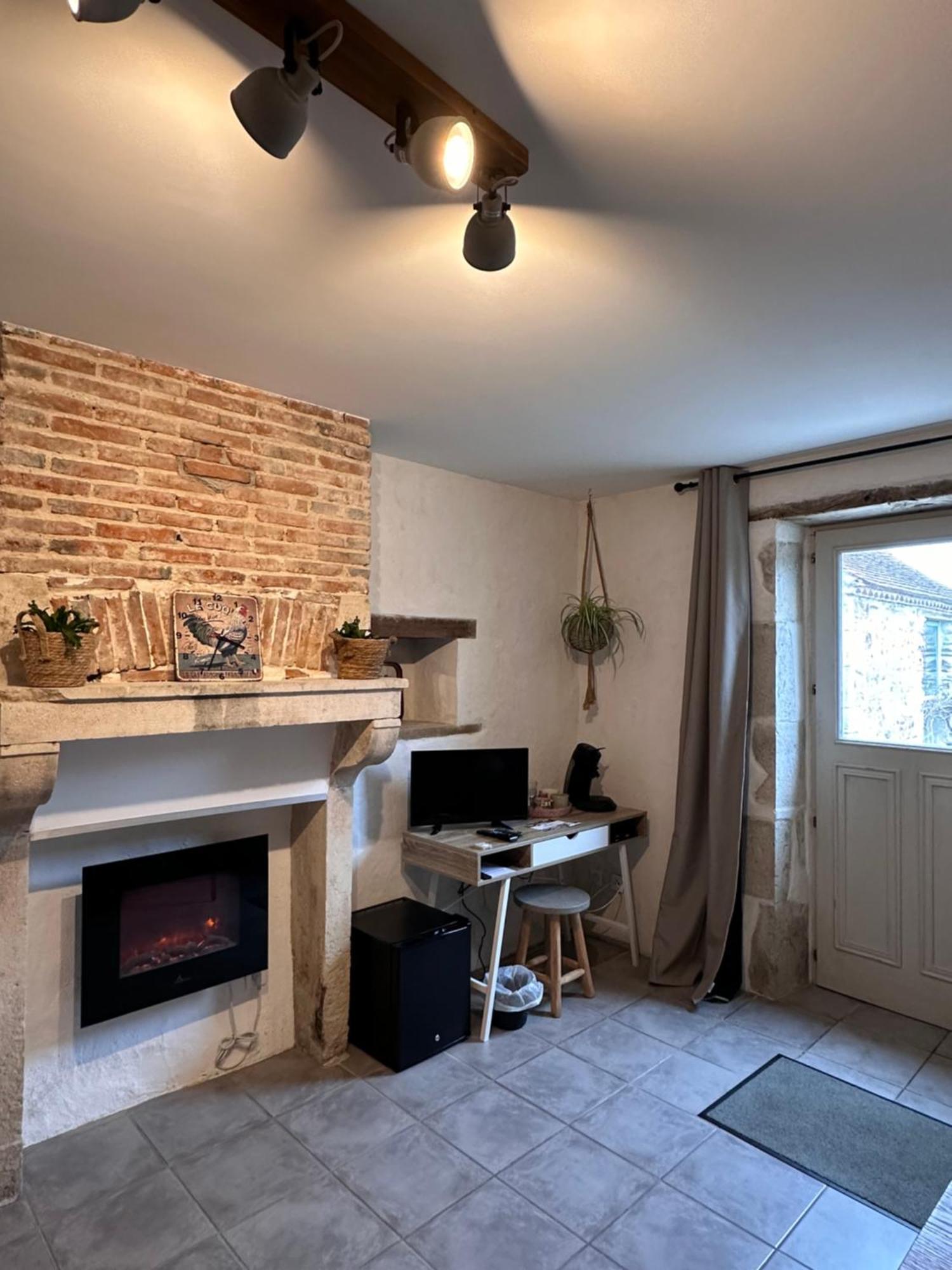 Chambres D'Hotes Maison Balady Bellenaves エクステリア 写真